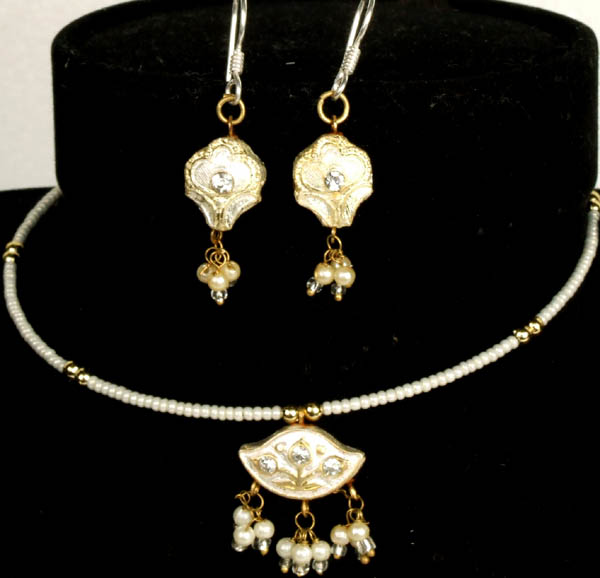 Ivory and Golden Choker Necklace and Earrings Set