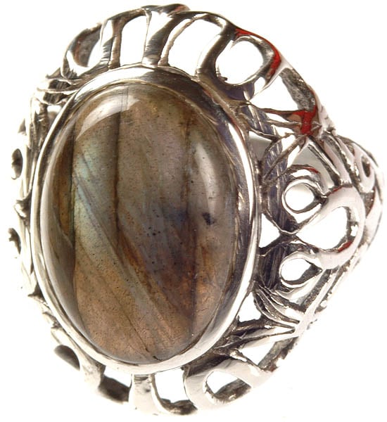 Labradorite Oval Ring with Lattice
