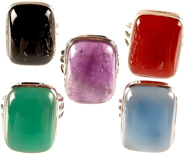 Lot of Five Gemstone Finger Rings (Black Onyx, Carnelian, Amethyst, Green Onyx and Blue Chalcedony)