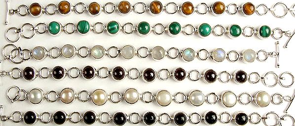 Lot of Six Bracelets of Gemstones (Tiger Eye, Malachite, Rainbow Moonstone, Garnet, Pearl and Black Onyx)