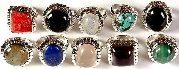 Lot of Ten Gemstone Finger Rings<br>(Sponge Coral, Black Onyx, Rainbow Moonstone, Spider's Web Turquoise, Black Onyx, Labradorite, Lapis Lazuli, Rose Quartz, Amethyst and Malachite)