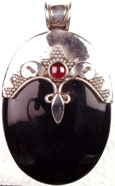 Oval Black Onyx Pendant with Garnet