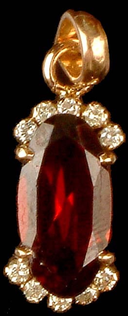 Oval Faceted Garnet Gold Pendant