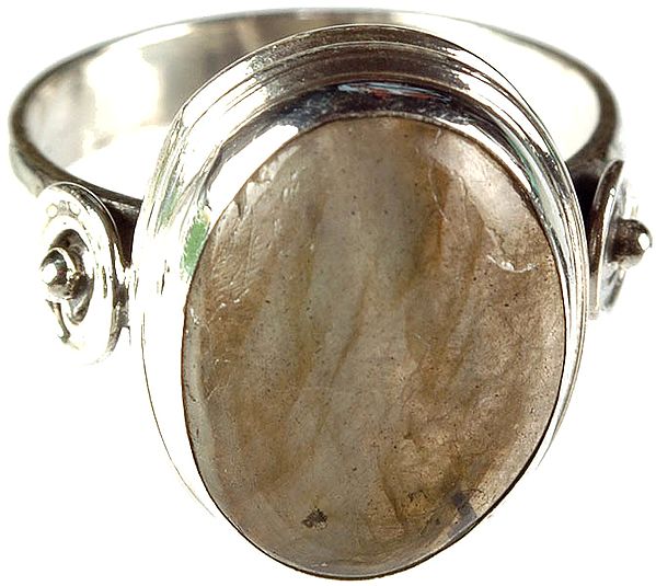 Oval Finger Ring of Labradorite