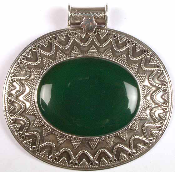 Oval Green Onyx Pendant with Granulation
