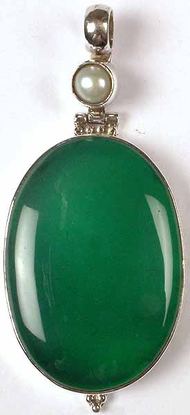 Oval Green Onyx Pendant with Pearl