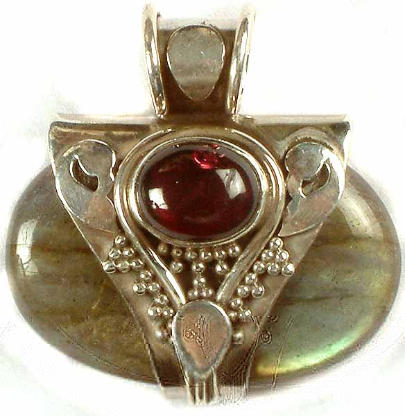 Oval Labradorite Pendant With Garnet