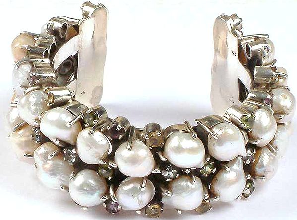 Pearl Bracelet with Faceted Gemstones