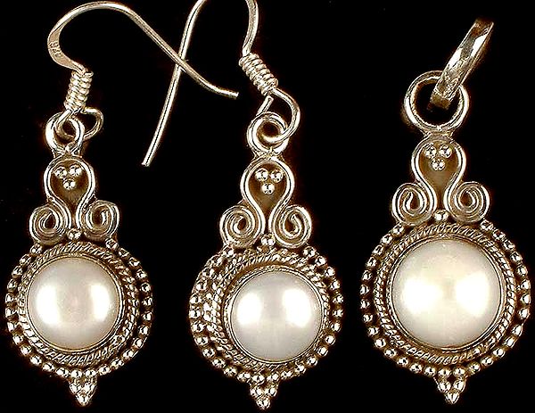 Pearl Pendant & Earrings Set