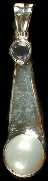 Pearl Pendant with Faceted Iolite