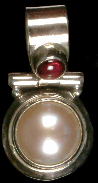 Pearl Pendant with Garnet