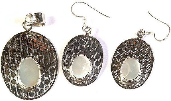 Shall (MOP) Pendant with Matching Earrings