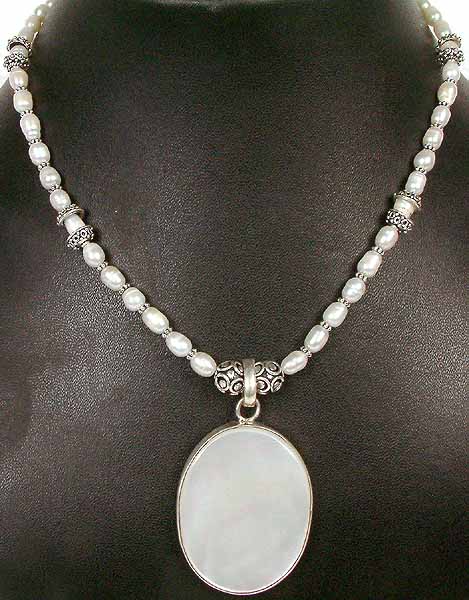 Shell & Pearl Necklace