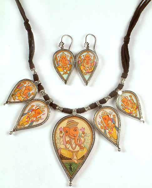Shri Ganesha Necklace with Matching Earrings Set