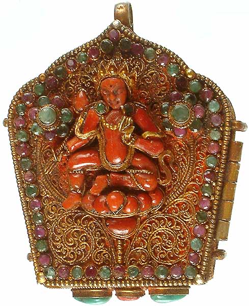 Chenrezig (Shadakshari Lokeshvara) Gau Box Pendant with Green Tara at Front