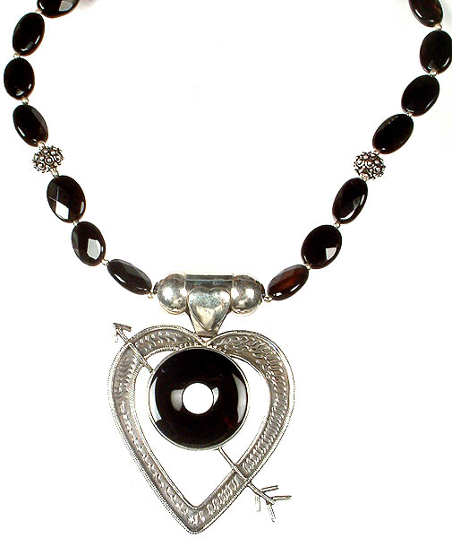 The Dart in Heart (Black Onyx Necklace)