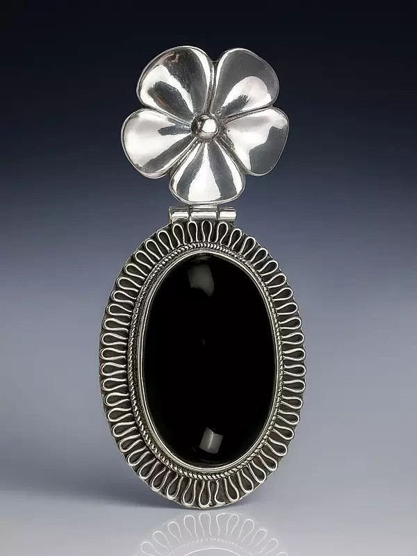 Black Onyx Oval Pendant with Flower Bale