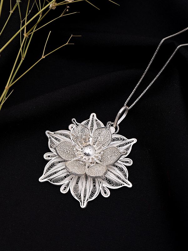 Tarakasi Filigree Sterling Silver Pendant with Floral Motif