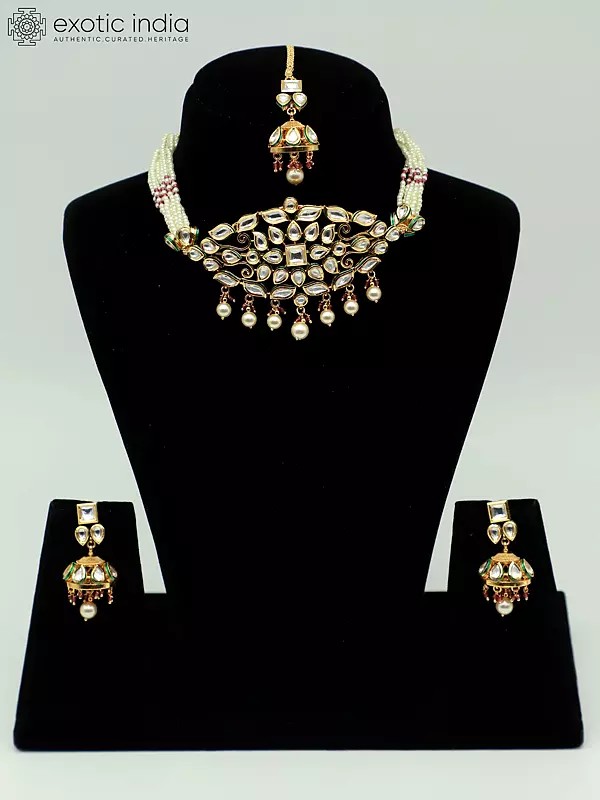 Beautiful Bandhai Choker Set With Mangtika And Earrings