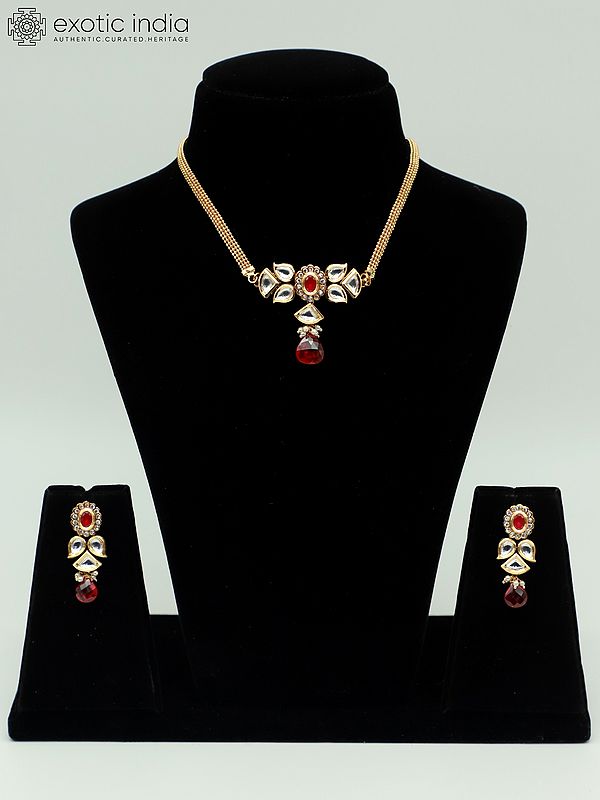 Elegant Kundan Studded Pendant Set With Beautiful Chain And Earrings