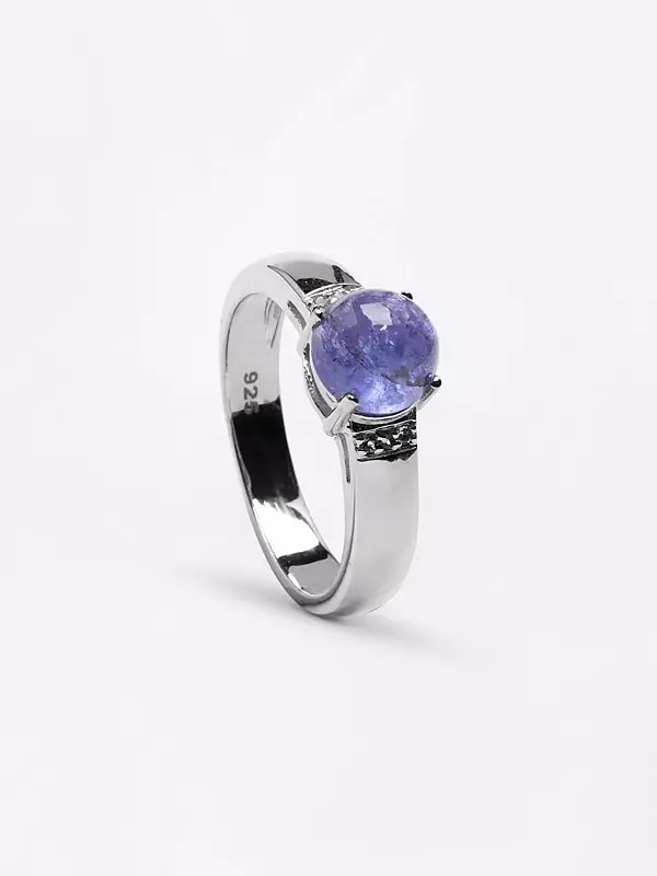 Cabochon Tanzanite Gemstone Ring