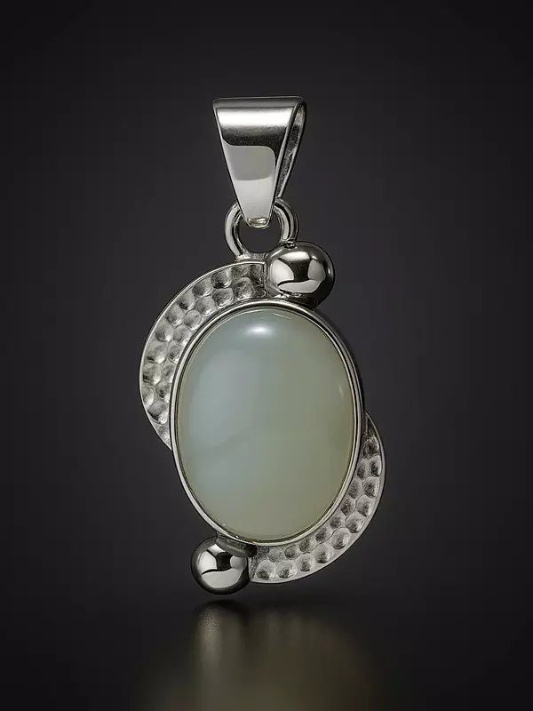 Oval Shape Peru Chalcedony Pendant