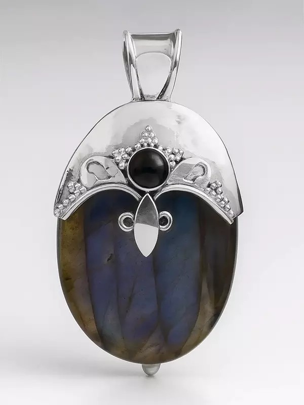 Labradorite Pendant with Black Onyx