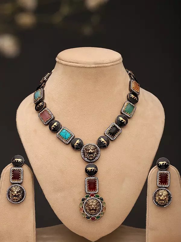 V-Shaped Statement Necklace and Earrings Set with Panther Motifs