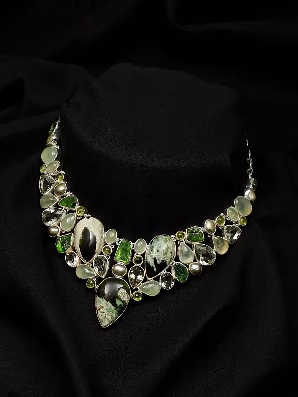 Cabochon Chrome Chalcedony Necklace with Emerald and Peridot