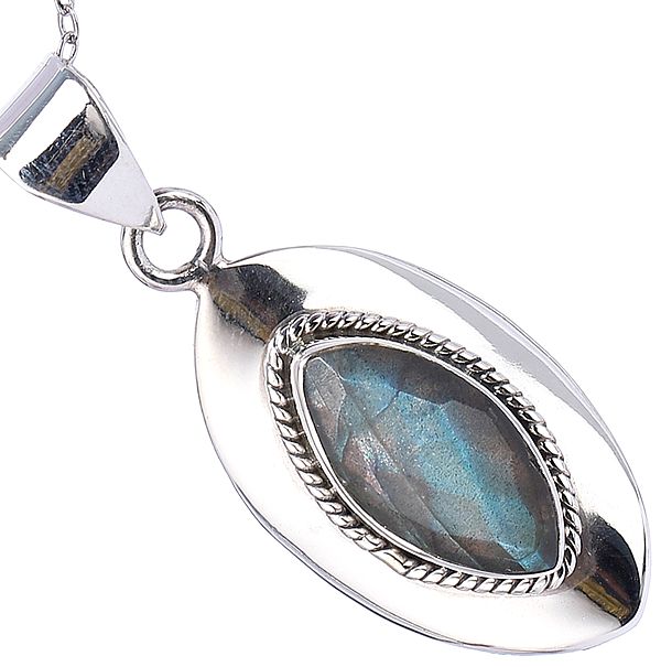 Marquise Cut Labradorite Pendant with Twisted Rope Design