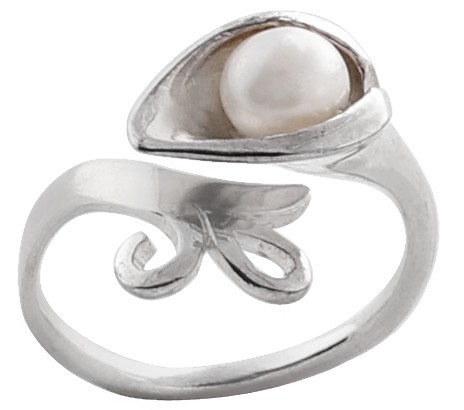 Superfine Smooth Pearl Studded Attractive Ring Made in Sterling Silver (Adjustable Size)