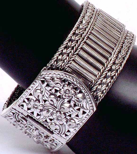 Cuff Bracelet in the Mughal Tradition