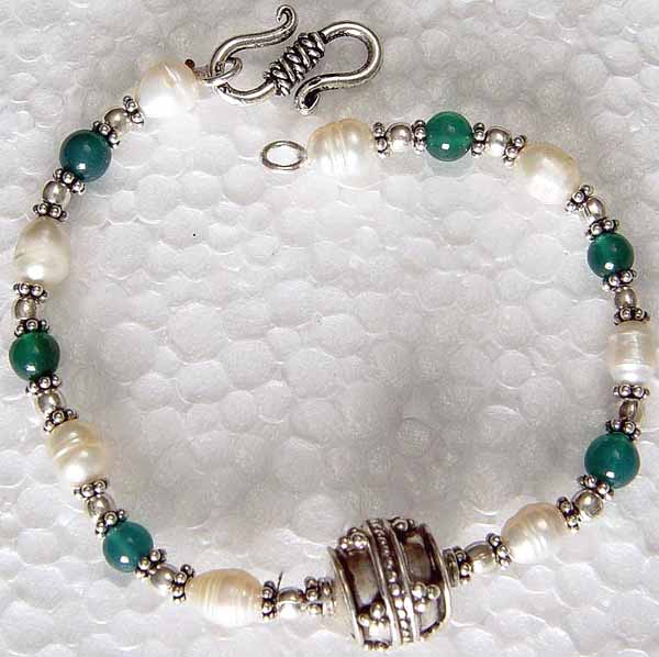Green Onyx Bracelet with Pearl