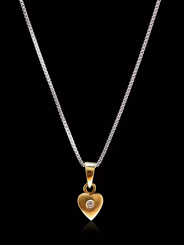 Finely Crafted Valentine Pendant with Diamond