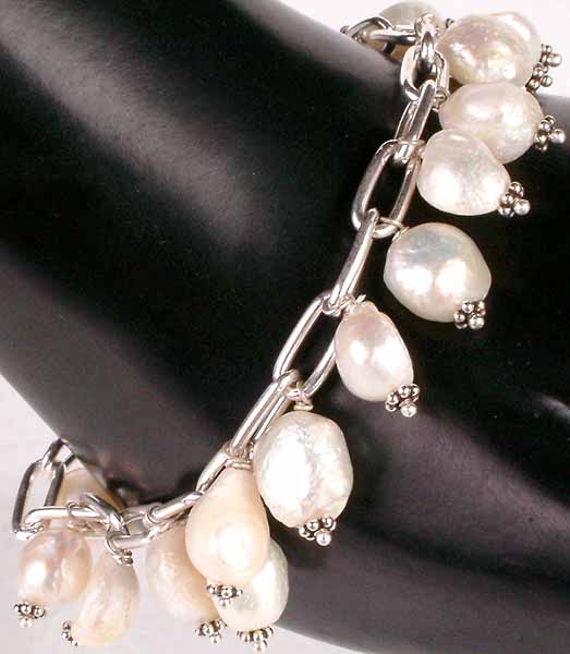Link Bracelet of Pearl with Lobster Lock