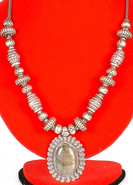 Ratangarhi Necklace with Labradorite Pendant
