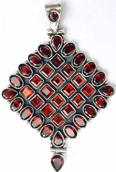 Rhomboid Pendant of Garnet