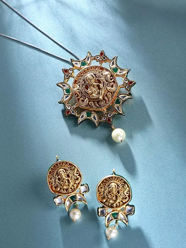 Chaturbhuj Lord Ganesha Pendant Set with Crescent & Kundan Detailing