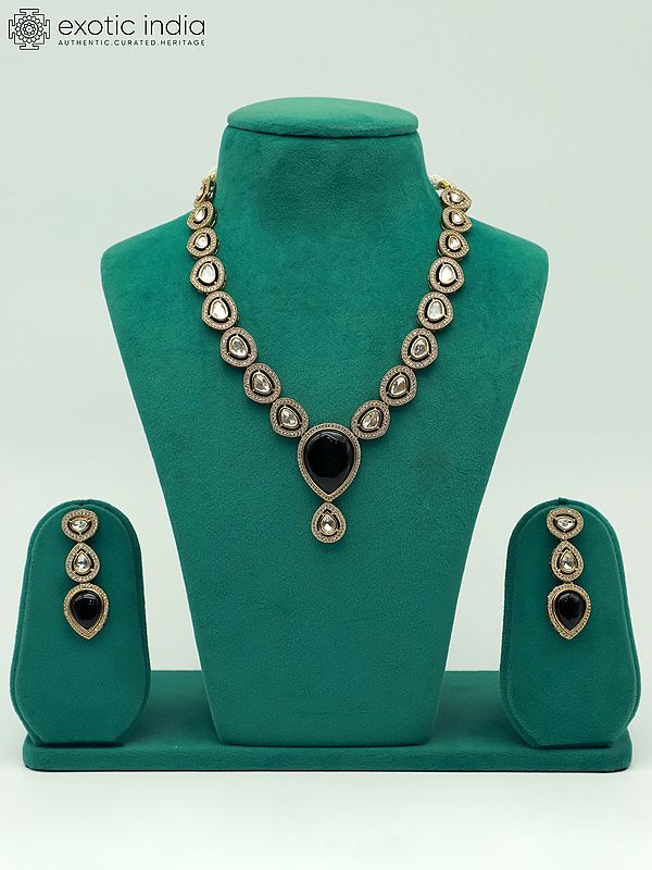 Elegant Monalisa With Moissanite Kundan Stone Studded Necklace With Earrings