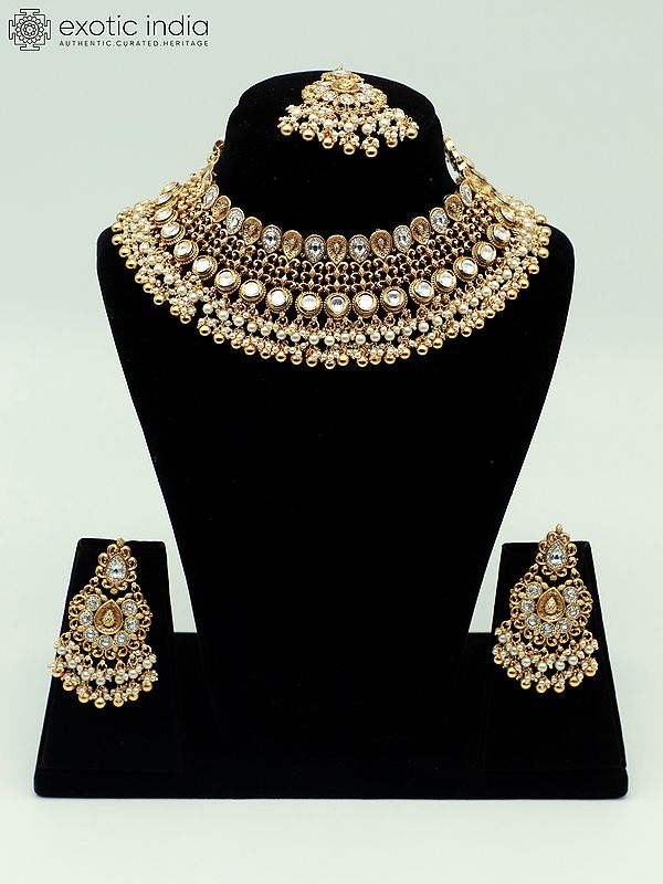 Attractive Stone Studded And Beaded Choker Necklace With Matching Earrings And Mangtika