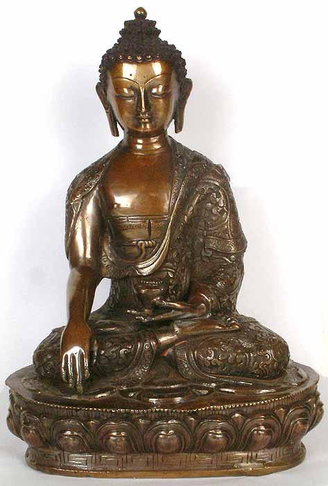 Buddha with Deftly Carved Arabesque Robe