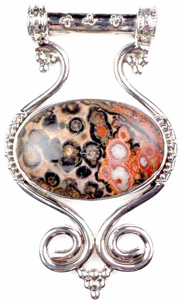 A Royal Pendant from the Agate Family