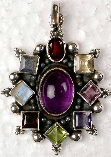 Amethyst in Combination with faceted Gemstones