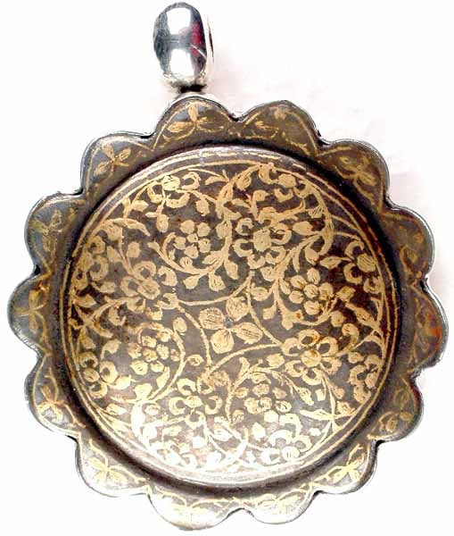 Antiquated Pendant with Golden Arabesque