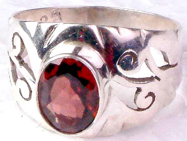 Faceted Garnet Jaali Ring