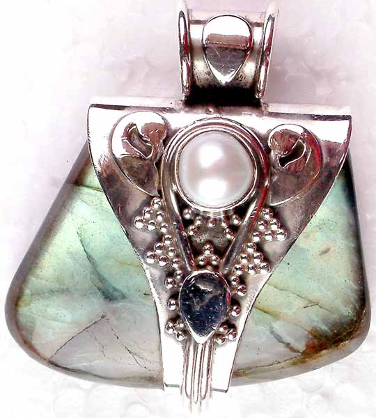 Labradorite Pendant with Pearl