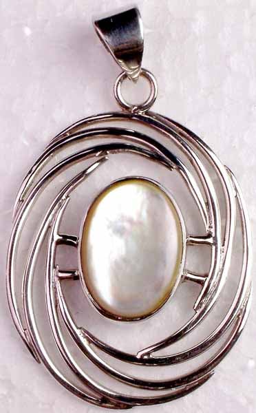 Shell and Wire Pendant | Indian Jewelry with Precious Stones