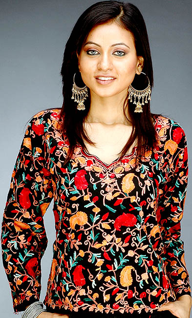 Black Kashmiri Top with All-Over Aari Embroidery