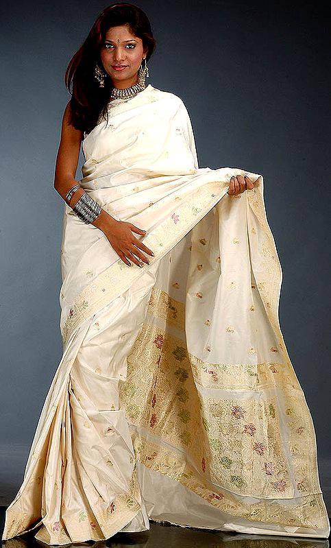 Handwoven Milky-White Valkalam Sari with Golden Thread Weave and Brocaded Border