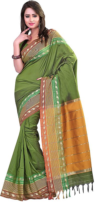 Plain Sari with Wide Border and Contrast Pallu